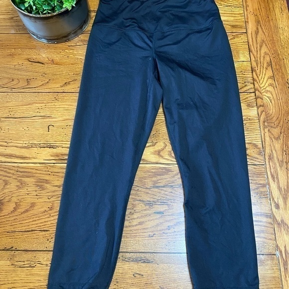 velocity High Rise LengthLeggings in Black Medium - Picture 9 of 9